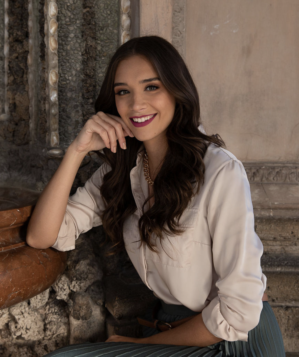 Portrait of Bruna Borsato, Brazilian makeup artist in Munich
